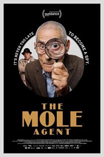 دانلود مستند The Mole Agent 2020 ( مامور مُل ) با زیرنویس فارسی چسبیده