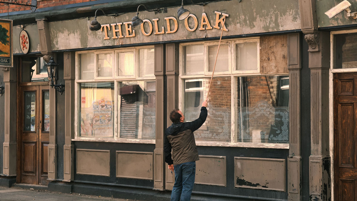 دانلود فیلم The Old Oak 2023 ( بلوط پیر ۲۰۲۳ ) با زیرنویس فارسی چسبیده